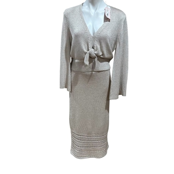 Eva Mendes New York and Company Beige knitted bottoms sets - Picture 1 of 16